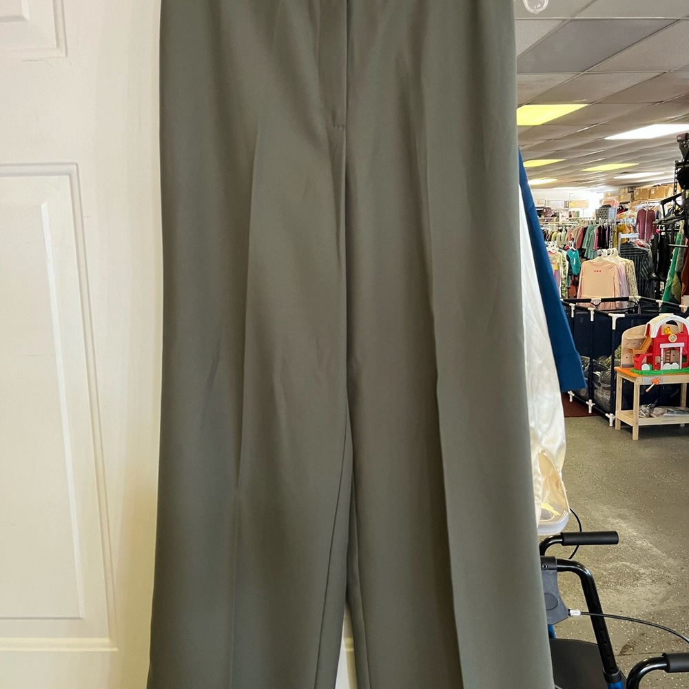 Women’s size 8.      2piece. Suit brand new